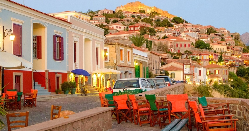 PERŞEMBE AKŞAM GEMİSİ İLE TAVERNA VE PETRA MOLYVOS TURU 