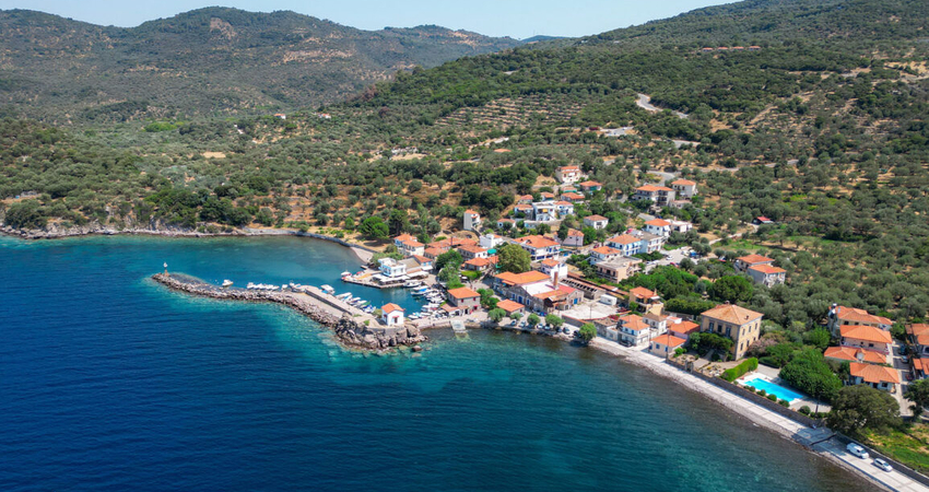 PERŞEMBE AKŞAM GEMİSİ İLE TAVERNA VE PETRA MOLYVOS TURU 