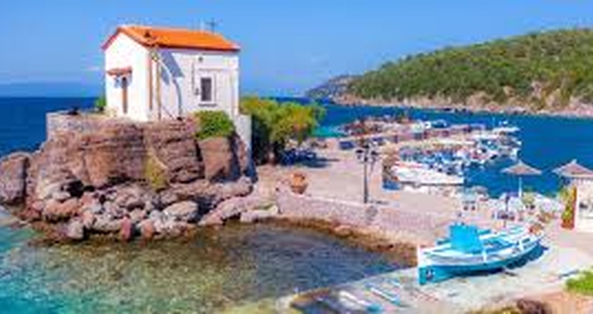 PERŞEMBE AKŞAM GEMİSİ İLE TAVERNA VE PETRA MOLYVOS TURU 